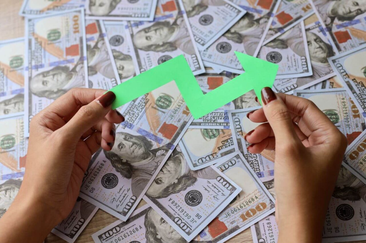 The impact of currency fluctuations on global price monitoring